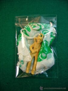 JUGUETE-DE-KIOSKO-MINI-PARACAIDISTA-ANOS-70
